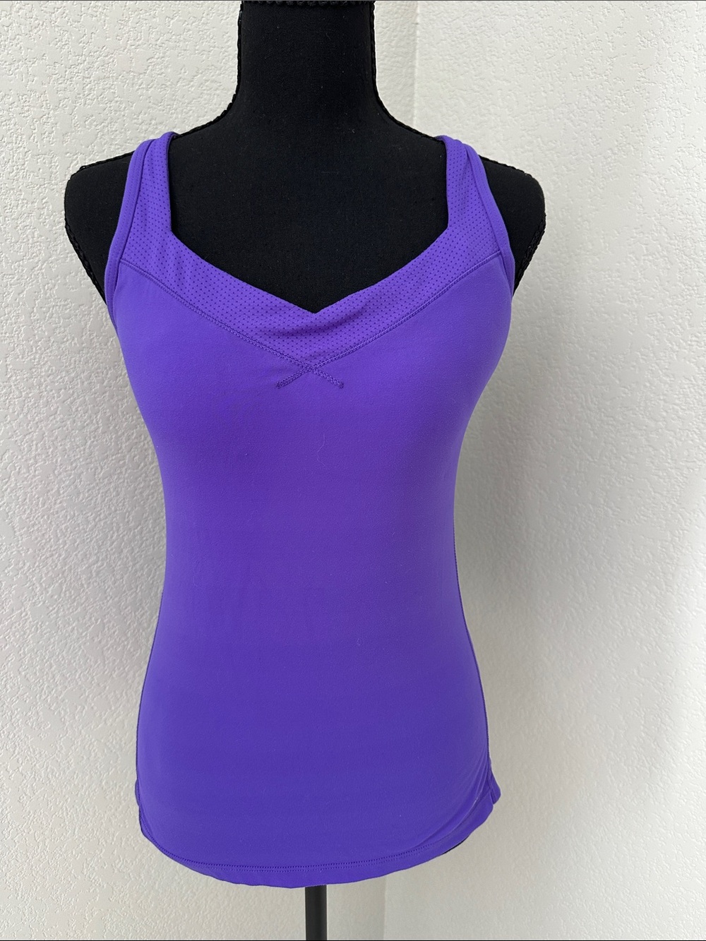 Lorna Jane Violet Performance V‑Neck Tank